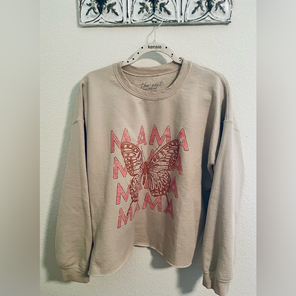 Three Bird Nest - Butterfly Mama Set - Graphic Sweatshirt and Pants Set - L/XL - Picture 3 of 8